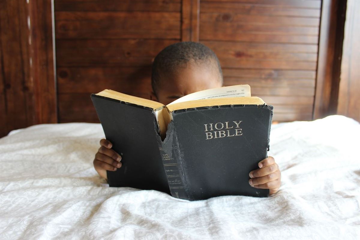 10 formas en que los padres pueden compartir el evangelio con sus hijos