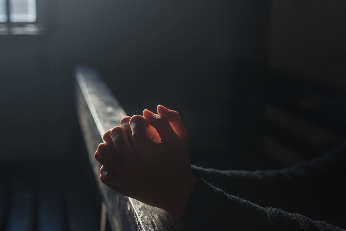 ¿Qué hace que orar sea tan difícil? (y que valga tanto la pena)