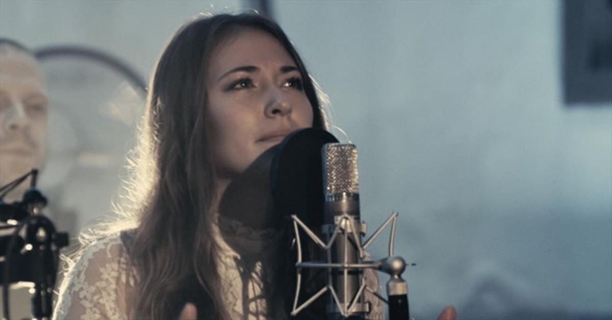 Chris Tomlin – ‘Noel’ live performance by Lauren Daigle - Christian Music Video