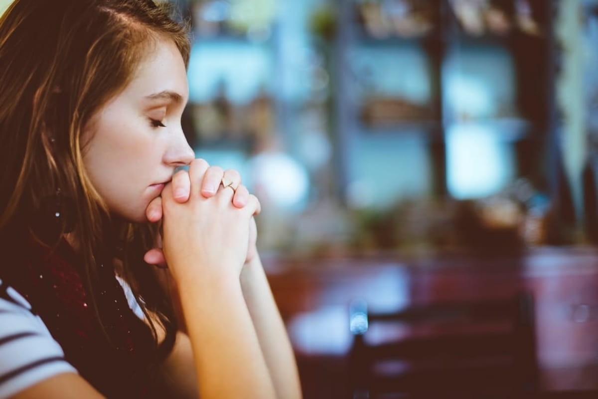 23 Powerful Short Prayers to Use Daily