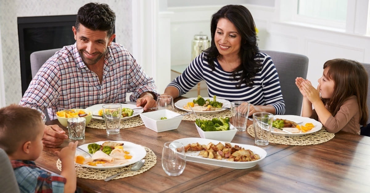 10 Uplifting & Easy Prayers Before Meals - Saying Grace for Dinner & Eating