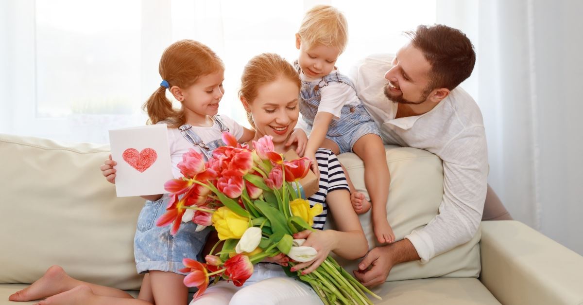 14 Thoughtful Ways to Celebrate Mom as a Family Mother's Day