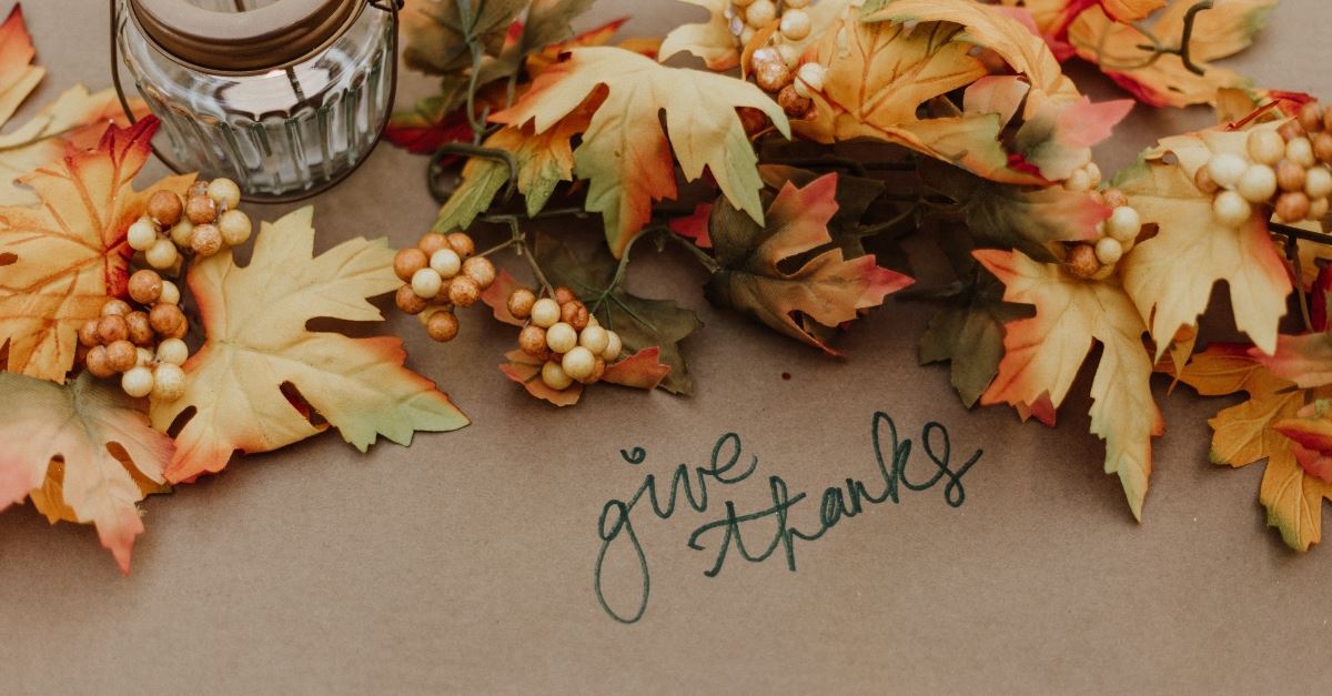 thanksgiving decorations give thanks candle leaves, how to not lose thanksgiving in christmas prep