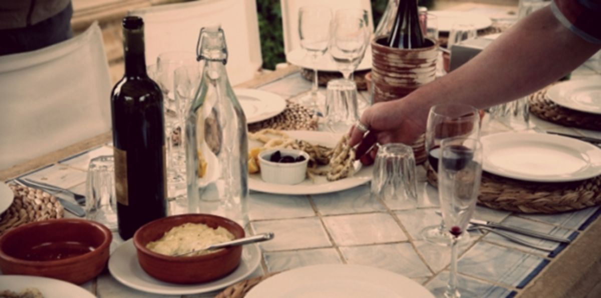 The Sacred Act of Eating Together | iBelieve.com