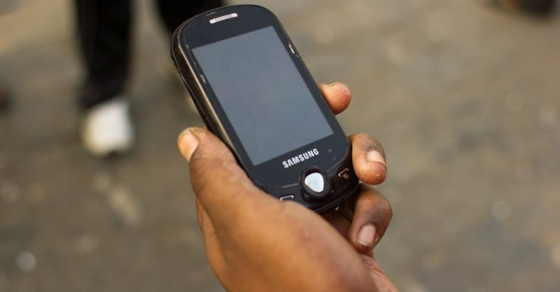 ‘Hundreds’ of Pictures of ISIS Flags, Executions Found on Refugees' Phones