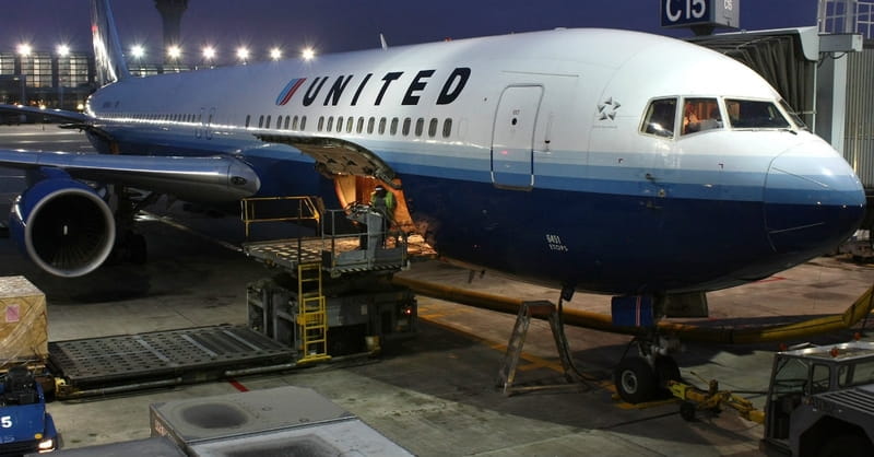 United Removes Passenger, Creates Internet Frenzy