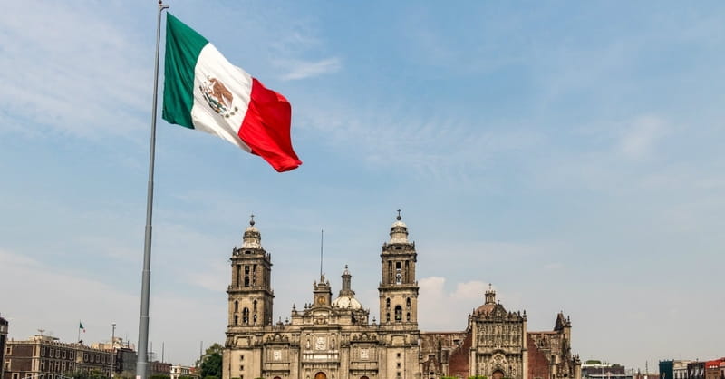 Mexican Workers Race to Find Survivors after Massive Earthquake