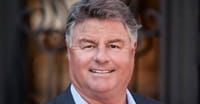 Megachurch Pastor Les Hughey Resigns amid Allegations of Inappropriate Behavior