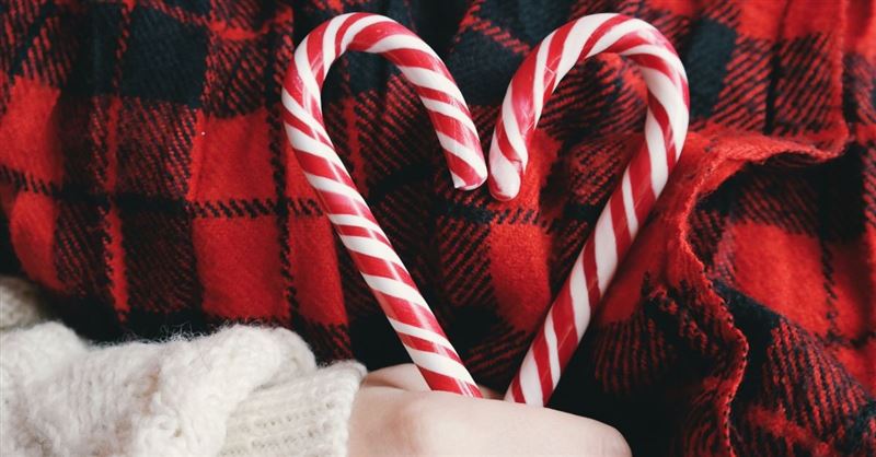 School Bans Santa, Christmas Trees, Candy Canes.. and the Colors Red and Green