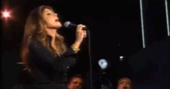 'I Surrender All' Stunning Performance by Faith Hill