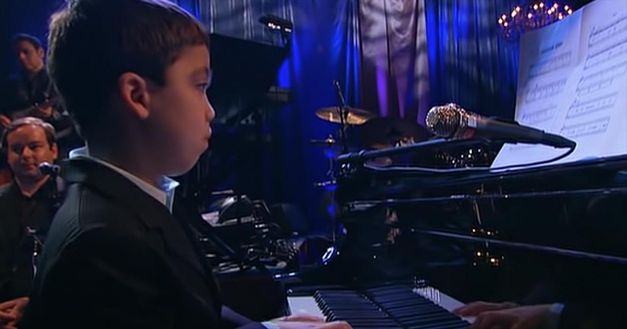 Child Piano Prodigy and The Canadian Tenors Perform Hallelujah 