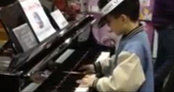 Young Boy Amazes Costco Shoppers With His Impromptu Piano Concert