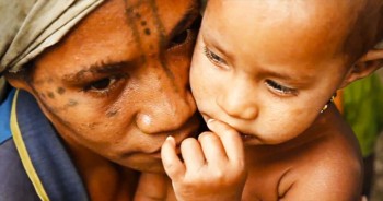 One doctor and his team travel into the wilds of the Papua New Guinea jungle to bring medicine and spread the Gospel.  You will truly see God’s work in this remarkable and touching story.
Watch the full movie by visiting this link: <a href="https://www.samaritanspurse.org/women/healing-for-hewa/?utm_source=GodTube-2014-Hewa&utm_medium=VideoAd&utm_campaign=m_YHGT-014V&utm_content=VideoTrailer ">Healing For HEWA Movie</a>