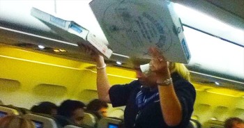 These Passengers Just Had The BEST Flight Delay Ever. This Pilot Is Awesome!