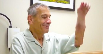 Three years after making history as the recipient of the first successful double hand transplant, Richard is better than ever. Your heart will completely melt when you see what he’s doing now! Wow!  