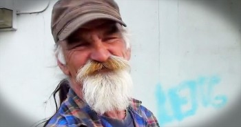 When these Youtubers came across this homeless man, they were immediately taken with his positive attitude and unusual talent. The special gift they gave him warmed my entire heart!