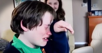 Their family cat had been missing for over 2 months, but after many tears of sadness this family can now cry tears of joy! What a beautiful reunion!