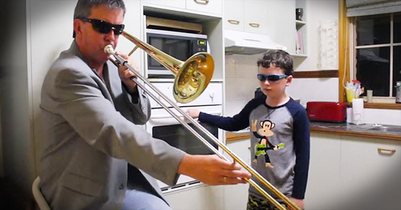 Mom isn t home. When mom isn't home remix. Mom isn t home. When mama isn't home мем. Духовка мальчик и труба.