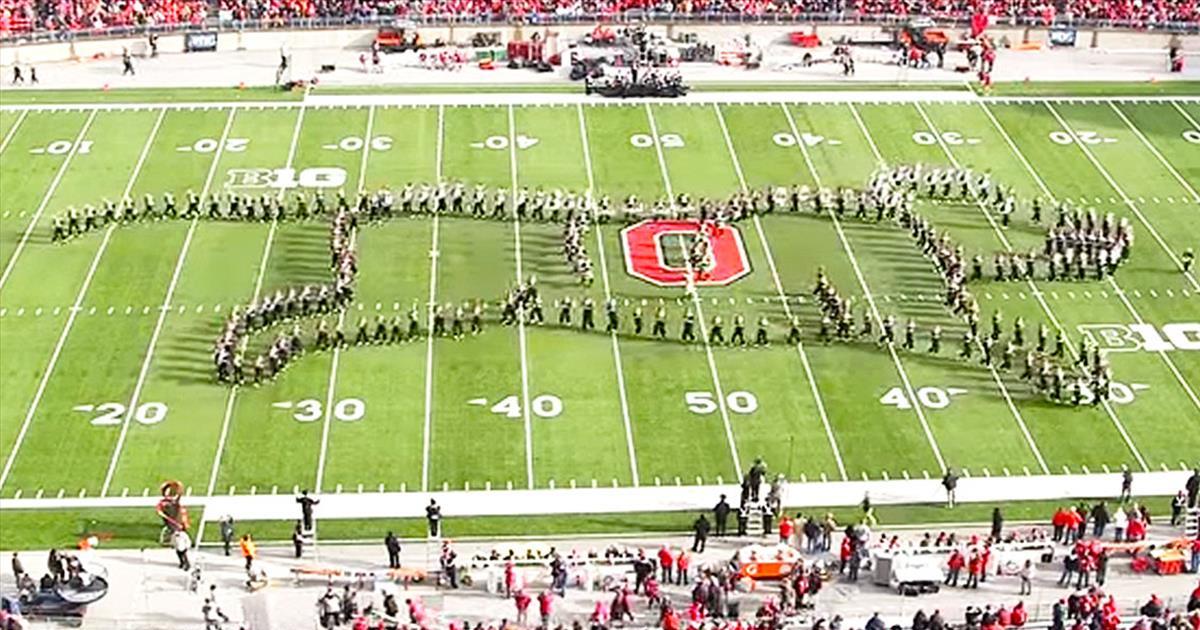 Marching Band Performs Amazing Synchronized Routine At Halftime Show ...