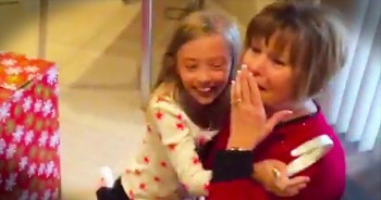 This family has been working hard to spread the Gospel overseas. They haven’t been home in quite a while, so they decided to give their relatives an EXTRA special gift for Christmas. And it’s 1 heart-melting scene!