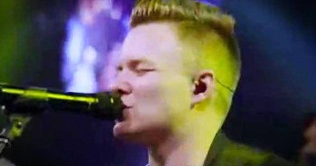 MY FAVE CHRISTIAN SONG FROM THE PLANETSHAKERS FROM MELBOURNE AUSTRALIA ALSO CHECK OUT THEIR OTHER MUSIC AND THEIR WEBSITE - www.planetshakers.com