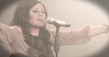 ‘Holy Spirit’ – Awe-Inspiring Kari Jobe Hit Will Move You