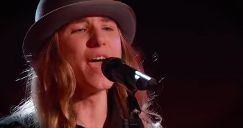 Teenager Sawyer Fredericks turned every single judge around with his version of ‘I Am A Man Of Constant Sorrow.’ There’s no doubt Sawyer will go far. This is one talented teen!