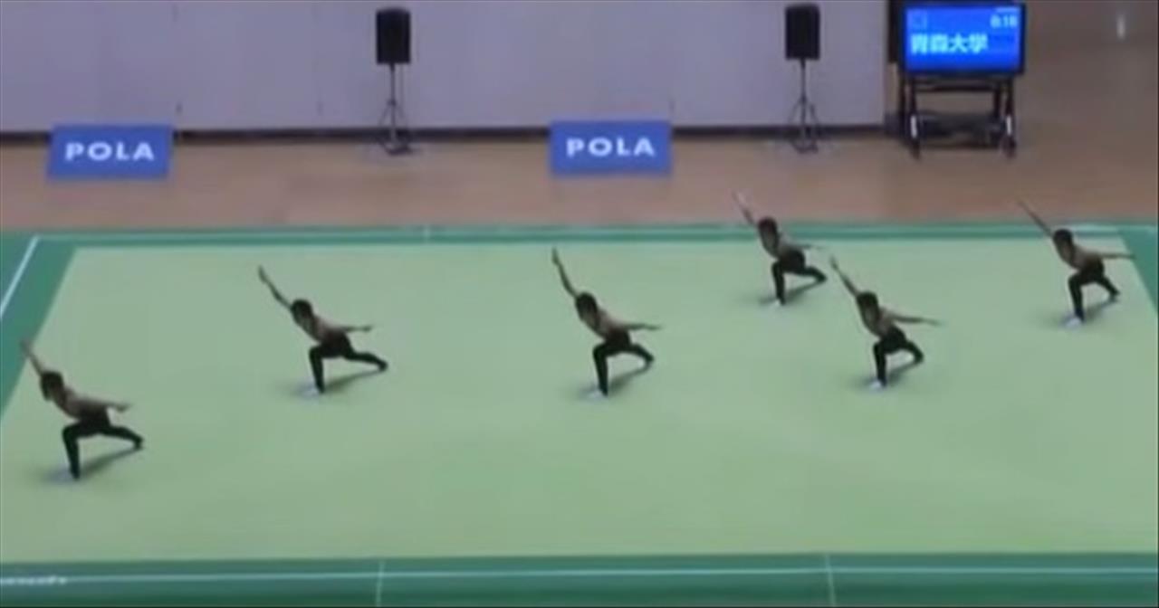 6 Male Dancers Perform Amazing Synchronized Dance
