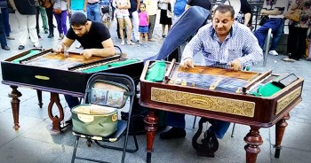 These Romanian street artists gave passerbys an amazing surprise with this Hungarian cymbal performance. I’ve never seen a street artist use THIS instrument and it was absolutely incredible. Awesome job!