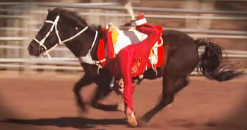 5 Siblings Perform Gymnastics Routine With Horses