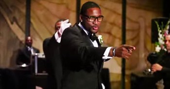 This classic Temptations song always touches my heart. And seeing a groom dedicate it to his new bride…so sweet. This is an amazing dance that will stick in their memories forever. Congratulations!