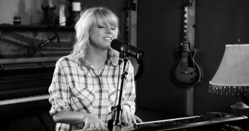 ‘Legacy’ – Beautiful Acoustic Performance From Nichole Nordeman