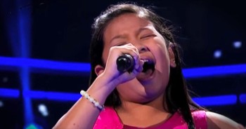 There is no doubt that young Elha is talented. Just a few seconds into her performance of ‘You’ll Never Walk Alone’ on The Voice Kids Philippines my jaw was on the floor. What a powerful voice for such an amazing girl. WOW!