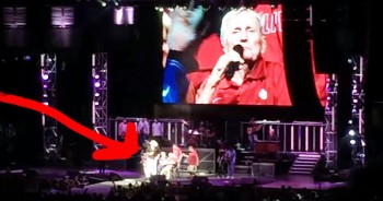 Country music super star Toby Keith had finished his concert when he decided to do a really special encore. Toby invited on stage a 93-year-old veteran to honor him with a very special performance of 'American Soldier'! And when you hear this amazing moment you have to get teary. 