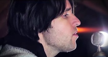 In 2013, Glen Campbell recorded his final song titled ‘I’m Not Gonna Miss You.’ But due to his ongoing battle with Alzheimer’s, he was never able to play it live. Today, his son, Shannon Campbell, is performing this very song to honor his father. Watch Glen Campbell’s original version here: https://www.godtube.com/watch/?v=WPLW7GNX