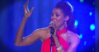‘Redeemer’ – Nicole C. Mullen Performs This Favorite LIVE!