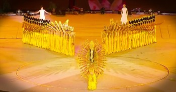 63 deaf dancers from the China Disabled People's Performing Art Troupe came together for 1 breathtaking performance. What a beautiful and inspiring dance. WOW!