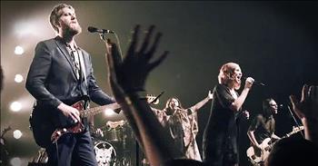 'How He Loves' - Spine Tingling Live Performance From John Mark McMillan and Kim Walker Smith