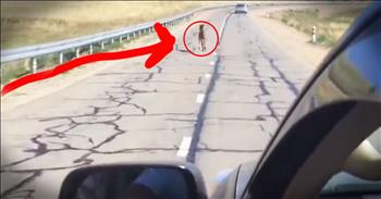 This new baby horse was trapped on a busy road separated from his mom by the guard rail. When these kind Good Samaritans heard his squeal for help they jumped into action. And seeing this baby returned to his momma made my day! 