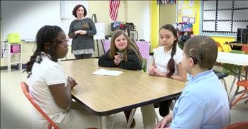 These incredible fifth-graders decided to skip their recess time just to help a friend. Rhemy is partially deaf and he has to spend most of his time at school with a translator which makes chatting friends more difficult. So his friends decided to start learning American Sign Language so they could chat with Rhemy easier. This is how schools should be instead of all this bullying!