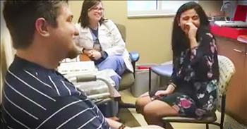 Andrea Diaz burst into tears when her cochlear implant was activated. This deaf woman was understandably emotional as she heard the voices of her loved ones for the first time. But it was the heartfelt words from her boyfriend, on one knee, that really got the tears flowing!