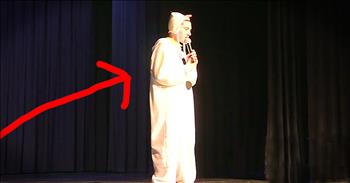 13-year-old Jagger Lavely stepped on stage at his school's talent show to sing 'Let It Go' from the movie, Frozen. Halfway through, this teenager with autism began to get nervous. Thankfully, his fellow classmates gave him the help and encouragement he needed to finish the performance. This amazing moment really brings tears to your eyes!