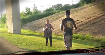 When teenager Javen and his mom were driving and he saw a homeless woman on the side of the road, he felt he needed to do something. So he stopped, giving her the food they had in the car and a few words of encouragement. But when his mom snapped a photo of the interaction this story went viral! God bless this compassionate young man!