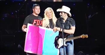When country music star and loving dad Brad Paisley saw a couple in the audience who brought their ultrasound to his concert he knew he needed them on stage. They wanted Brad to help them learn the gender of their baby, live on stage. And seeing this incredible gender reveal made my heart so happy. What a special moment!