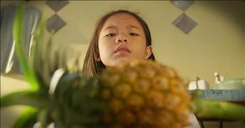 This mother wanted to teach her daughter some important life lessons. So she took a simple pineapple and taught her daughter about stand up and be brave in the real world. What a powerful story!