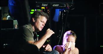 When country stars Lonestar heard that an audience member had just lost her father they knew they wanted to do something special for her. So they invited her on stage and started to sing ‘I’m Already There’. Needless to say the tears started flowing and seeing the beautiful moment will truly move you!