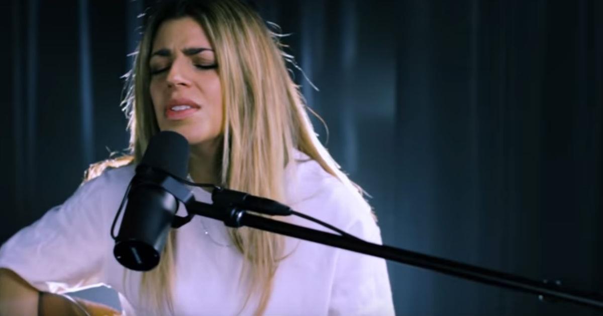 Hillsong Worship Performs 'What a Beautiful Name' at KLove Christian