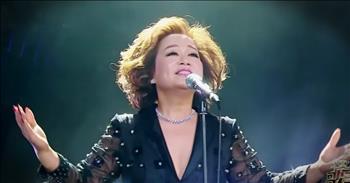 Teresa Carpio is stunning audiences watching this Chinese talent show. Her voice is truly incredible and her performance of 'Imagine' will captivate you. What a beautiful talent! 