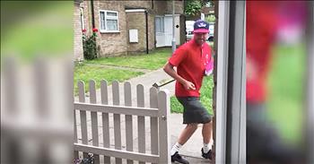Kirstie Dennett knows that not all mailmen are grumpy. Just look at the hilarious video she captured of her own postman, James Bailey, dancing his way up to her front steps with the mail. I just love that he is so happy to come to work each day and this positive attitude certainly puts a smile on other people's faces. Who else is grooving along to this guy?