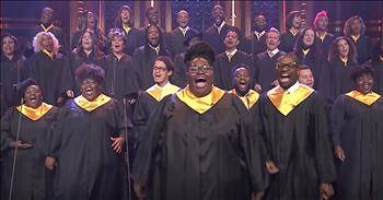 Victoria White and Marquist Taylor were seen all over the world when they started singing a gospel song in a Houston shelter. This moment provided hope and joy to those suffering in the aftermath of Hurricane Harvey. 

Now, these 2 talented singers and the rest of their gospel choir are singing for Texas again. Just watch this beautiful performance of 'Lean On Me' on the The Tonight Show with Jimmy Fallon. 

This song is the perfect reminder that when our neighbors are in need, we can all come together as a community and lend a helping hand. 